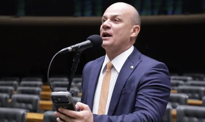 Câmara aprova nova regra para tempo de serviço de policiais e bombeiros