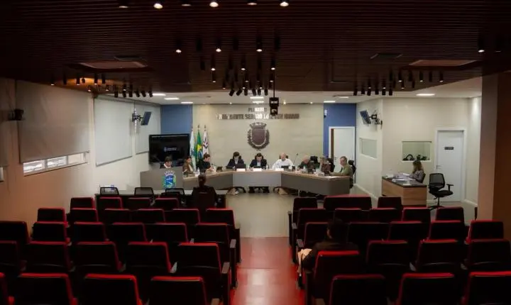 Câmara de Palotina aprova projetos e requerimento durante sessão ordinária