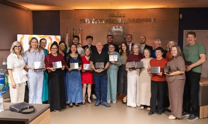 Câmara Municipal realiza primeira edição do Prêmio “Mestres do Saber” em homenagem a profissionais da educação