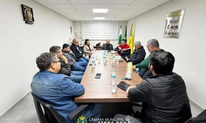 Câmara Municipal realiza reunião com secretário de Educação e Cultura para discutir demandas do setor