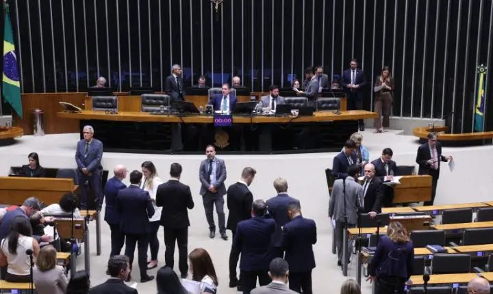 Câmara dos Deputados pode votar MP da taxa das blusinhas nesta quinta-feira