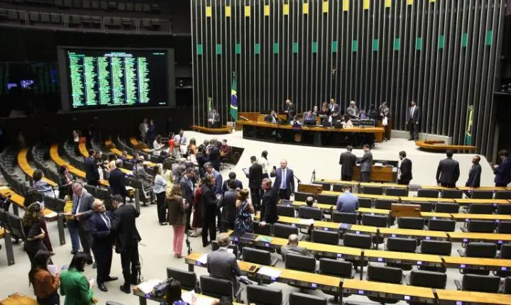 Câmara pode votar projeto sobre exames no SUS feitos em clínicas privadas