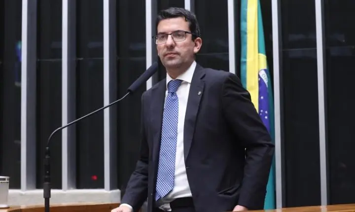 Câmara rejeita projeto de resolução bancária em votação no plenário