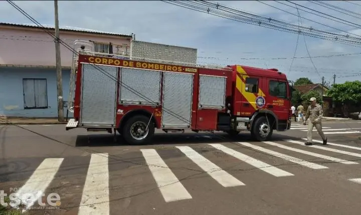 Caminhão-baú arranca fios e mobiliza Corpo de Bombeiros em Palotina