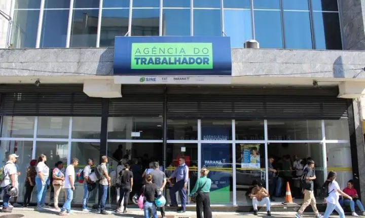 Carteira assinada: Paraná começa a semana com 17,5 mil vagas de trabalho