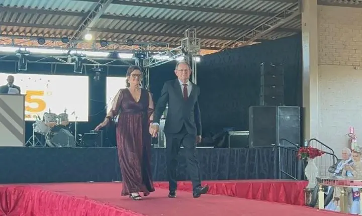 Casal de Maripá brilha na 5ª edição do Miss e Mister Terceira Idade da AMOP em Iguatu