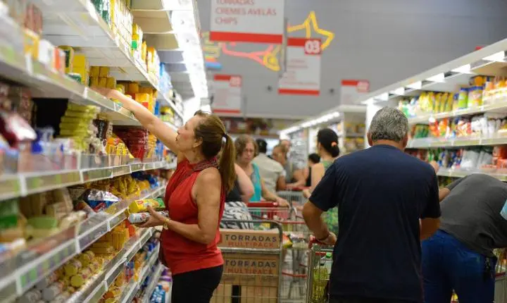 Cesta básica encarece em 17 capitais brasileiras durante junho, aponta Dieese