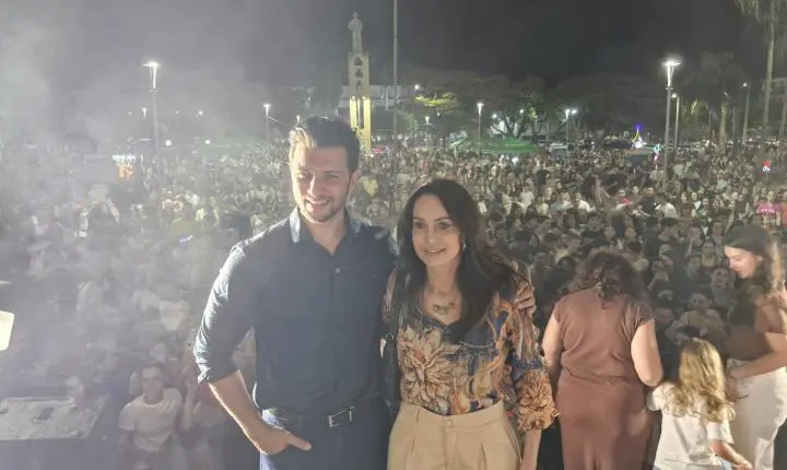 Chegada do Papai Noel marca abertura da programação natalina em Palotina com grande presença do público