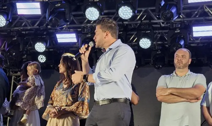 Chegada do Papai Noel marca abertura da programação natalina em Palotina com grande presença do público