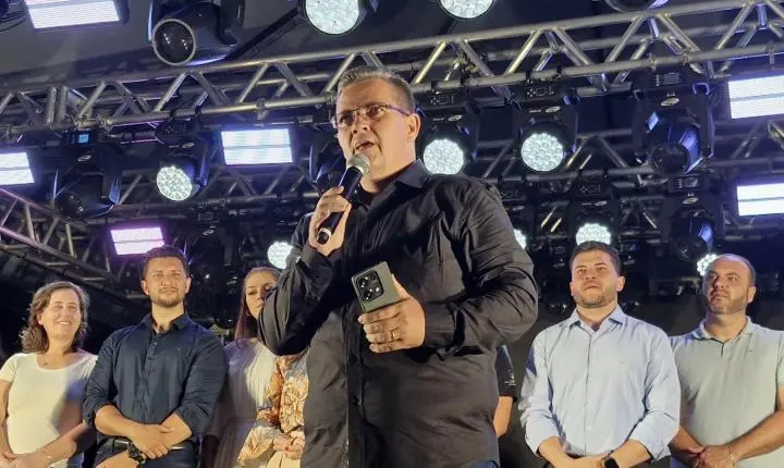 Chegada do Papai Noel marca abertura da programação natalina em Palotina com grande presença do público