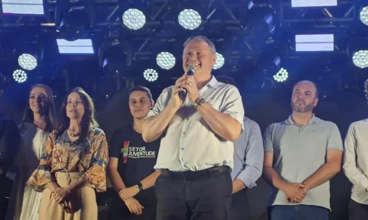 Chegada do Papai Noel marca abertura da programação natalina em Palotina com grande presença do público