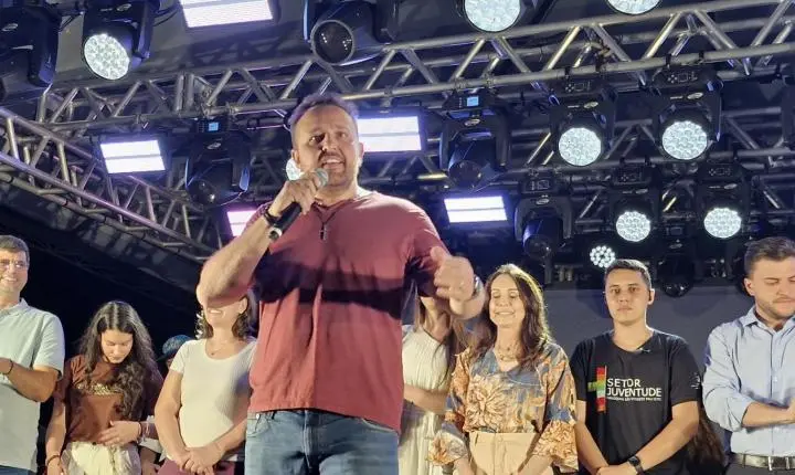 Chegada do Papai Noel marca abertura da programação natalina em Palotina com grande presença do público