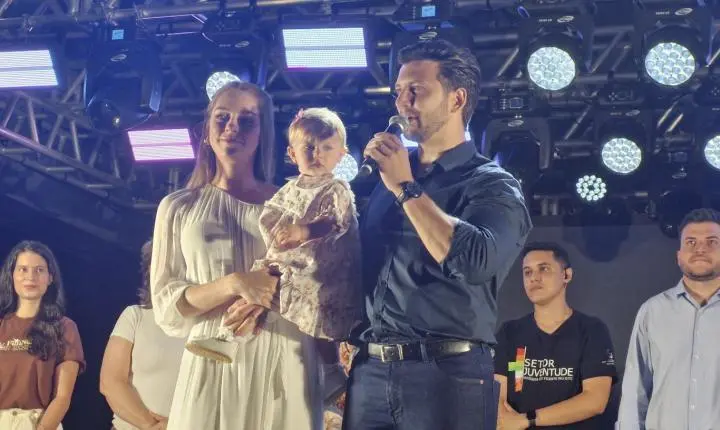 Chegada do Papai Noel marca abertura da programação natalina em Palotina com grande presença do público