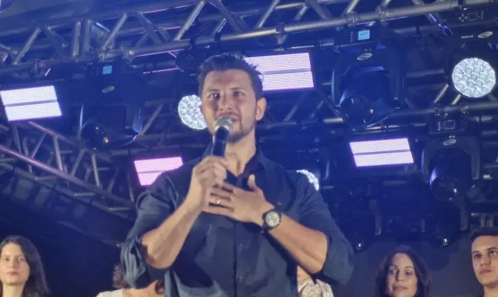 Chegada do Papai Noel marca abertura da programação natalina em Palotina com grande presença do público