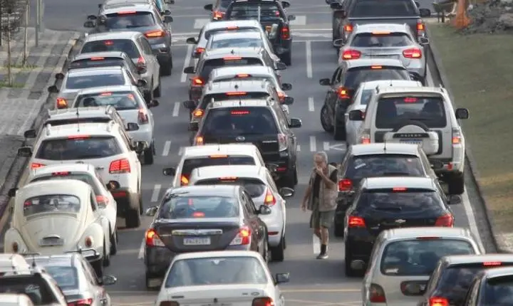 Com IPVA mais barato, número de motoristas que quitaram tributo cresce 12% no Paraná