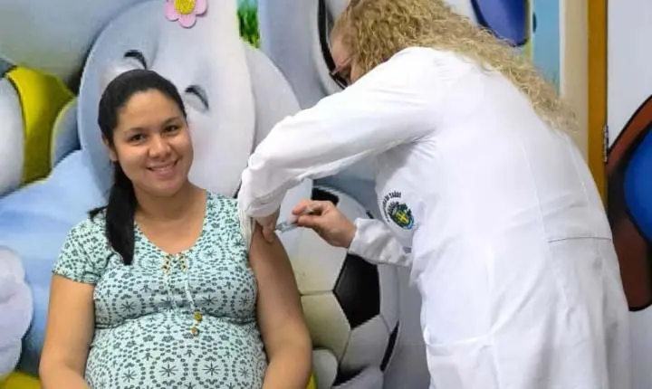 Com vacinas disponíveis no SUS, Estado reforça imunizantes essenciais às gestantes