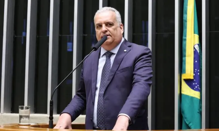 Comissão aprova uso de óculos biópticos para obtenção da CNH por pessoas com deficiência visual