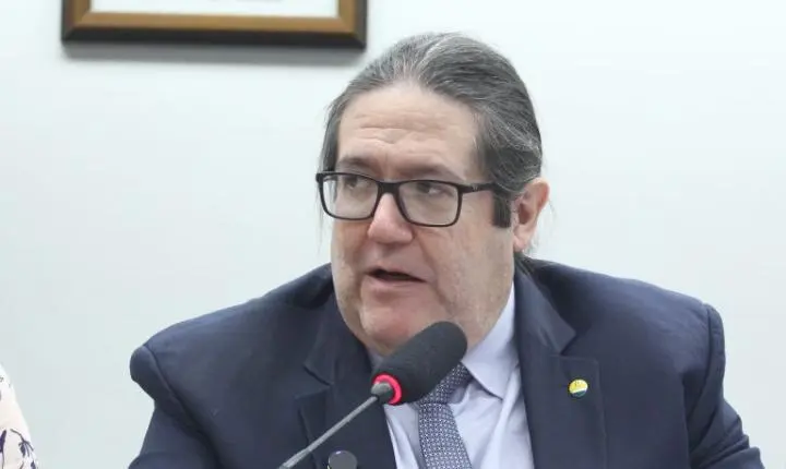 Comissão de educação aprova política nacional para combater a evasão escolar na educação básica