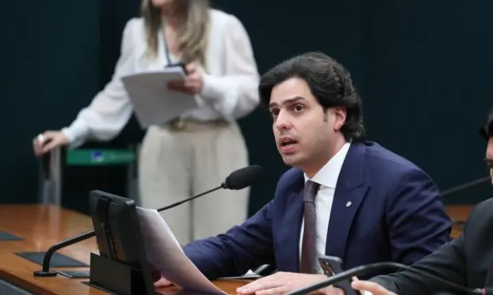 Comissão de Educação aprova inclusão de material escolar na Lei de Diretrizes e Bases da Educação