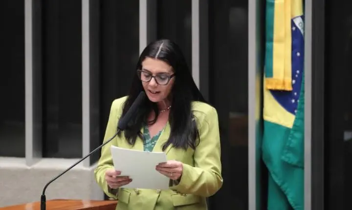 Comissão aprova projeto que garante escolta policial para mulheres denunciarem violações de medida protetiva