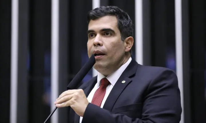 Comissão da Câmara dos Deputados avança com proposta para municípios inadimplentes manterem convênios com a União