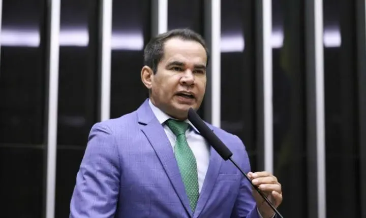 CCJ da Câmara aprova projeto para qualificação profissional de pessoas com deficiência no setor cultural
