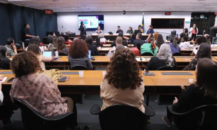 Comissão debate criação de observatório para ISTs em mulheres vulnerabilizadas