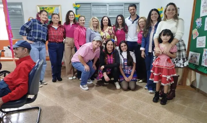 Comitê Mulher Sicredi promove tarde de alegria para idosos do Lar da Fraternidade