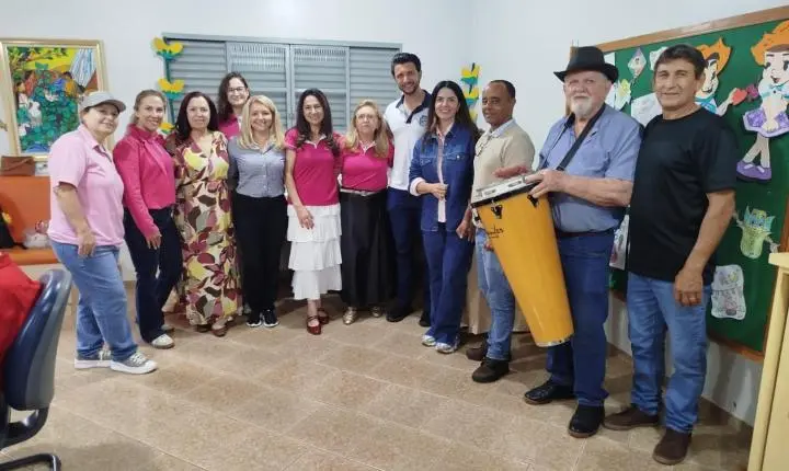 Comitê Mulher Sicredi promove tarde de alegria para idosos do Lar da Fraternidade