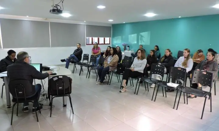 Conselho Municipal debate prestação de contas e organização da Conferência da Criança e do Adolescente