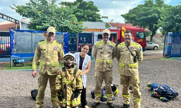 Corpo de Bombeiros de Palotina participa de atividade com alunos da Escola Arco-íris