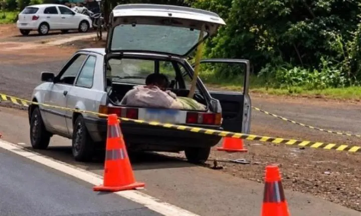 Corpo esquartejado é encontrado em porta-malas de carro e sete pessoas são detidas no Paraná