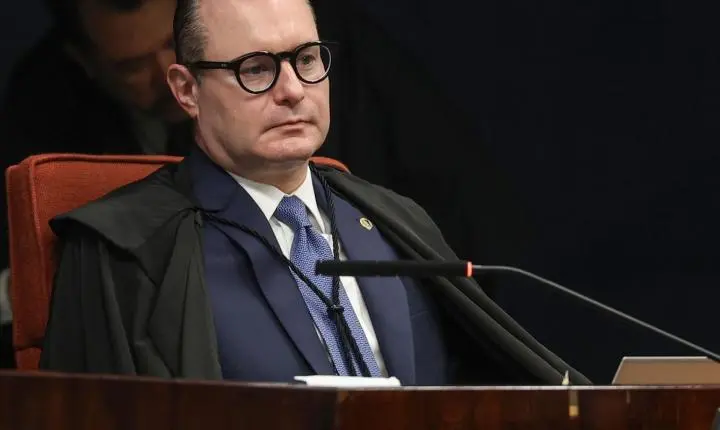Ministro reage e pede punição por exposição de dados fiscais de Zanin em processo