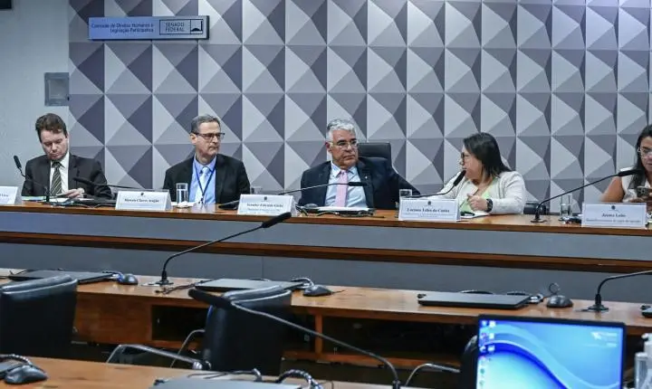 Defensores públicos exigem mais rigor na publicidade de apostas, visando conter superendividamento