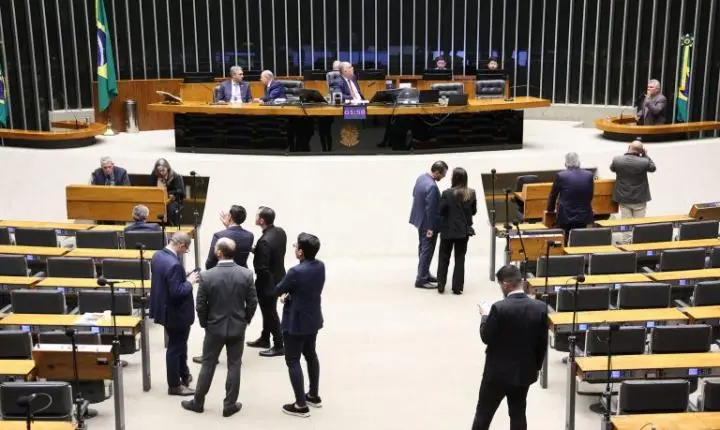 Deputados debatem projeto para proibir a cobrança de tarifa mínima nos serviços de água e esgoto
