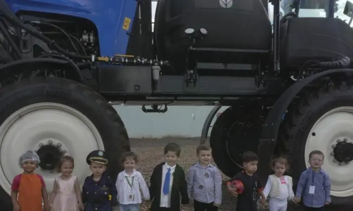 Dia da Indústria reúne alunos, famílias e comunidade em evento de sucesso no Colégio Terra do Saber