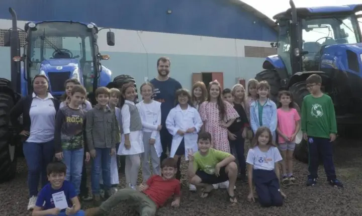 Dia da Indústria reúne alunos, famílias e comunidade em evento de sucesso no Colégio Terra do Saber