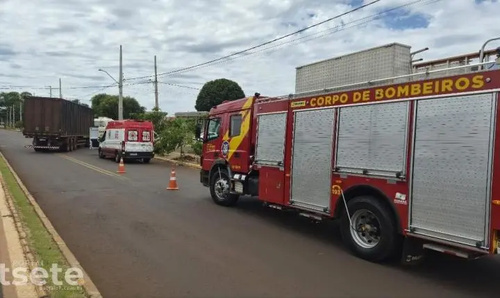 Duas pessoas ficam gravemente feridas em acidente entre moto e carreta em Palotina