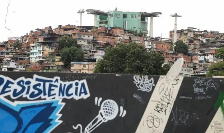 Moradores de favelas priorizam educação e cobram propostas nas eleições no Rio de Janeiro