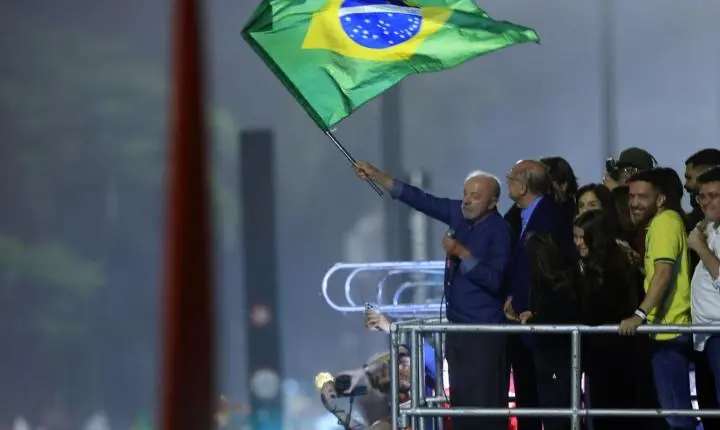 Eleição presidencial marca discurso de vitória de Lula na Avenida Paulista