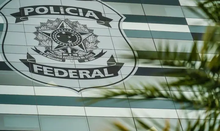 Flávio Bolsonaro nega calúnia contra Lula em defesa entregue à PF