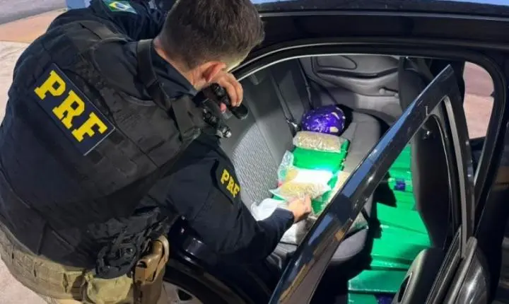Em menos de 24 horas, PRF apreende dois carros lotados de drogas em Guaíra
