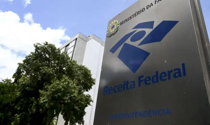 Emissão de notas fiscais com IBS e CBS passa a ser obrigatória no país