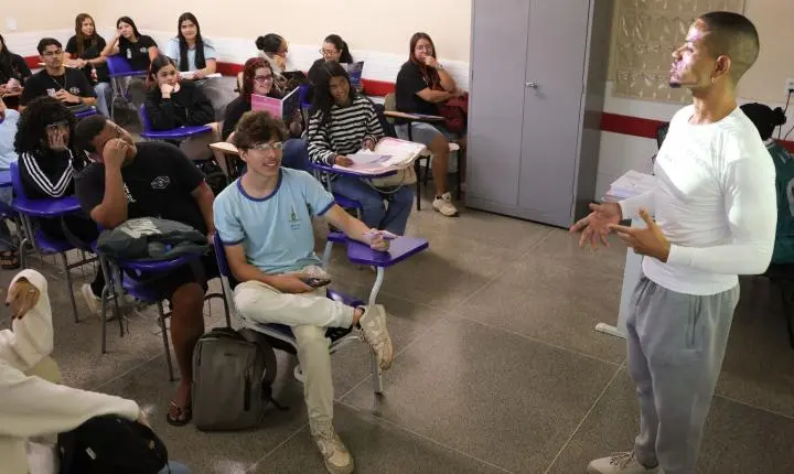 Enem 2026: inscritos automáticos têm até outubro para escolher idioma da prova