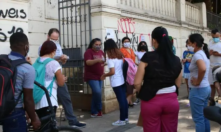 O papel das escolas na prevenção da violência contra meninas e a responsabilidade dos adolescentes