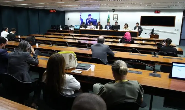 Estudantes e faculdades pedem revisão de regras do Fies