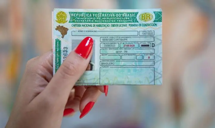 Exame toxicológico passa a ser exigido para primeira CNH de carros e motos no Paraná