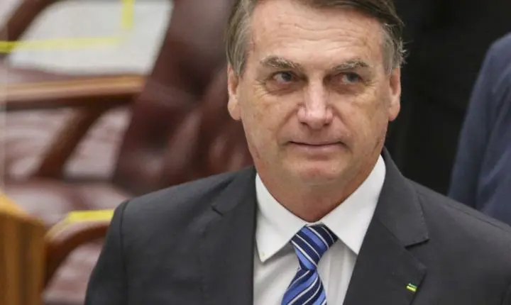 Exército entrega armas de Bolsonaro à Polícia Federal e aponta ausência de duas