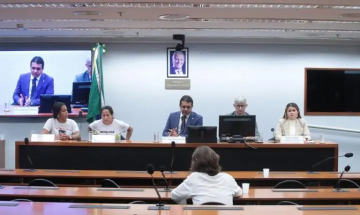 Mães de crianças desaparecidas cobram ação da Polícia Federal em audiência