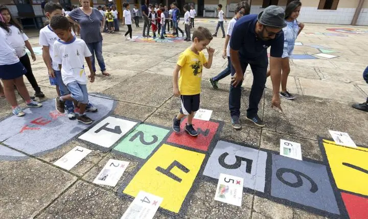 Férias escolares de 2027 terão novas datas e feriados nacionais devido à Copa do Mundo Feminina